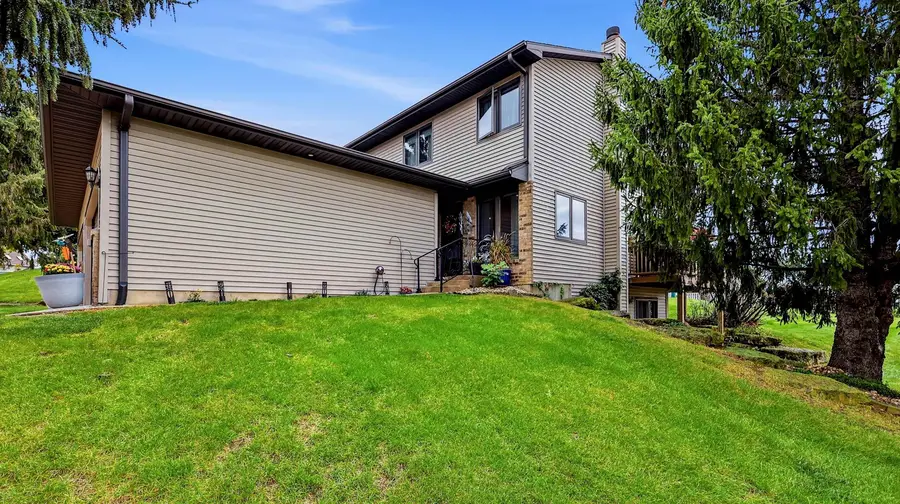 3058 Deerwood Circle, Dubuque, IA 52003 - #2