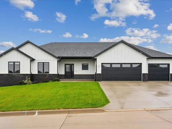 237 Angela Jean Circle, Peosta, IA 52068