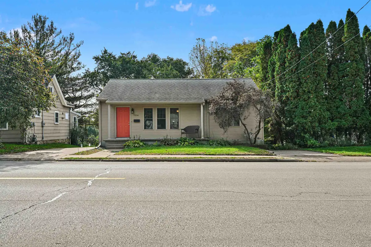 1341 S Grandview Avenue, Dubuque, IA 52003 - #1