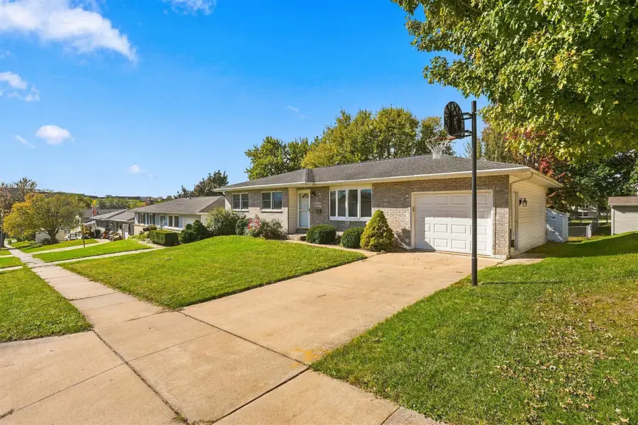 2079 Grant Street, Dubuque, IA 52002 - #2