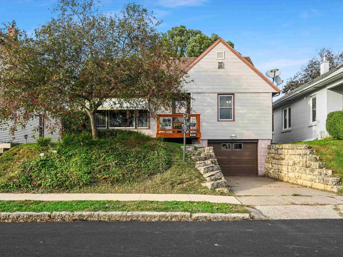 819 Goethe Street, Dubuque, IA 52001 - #1