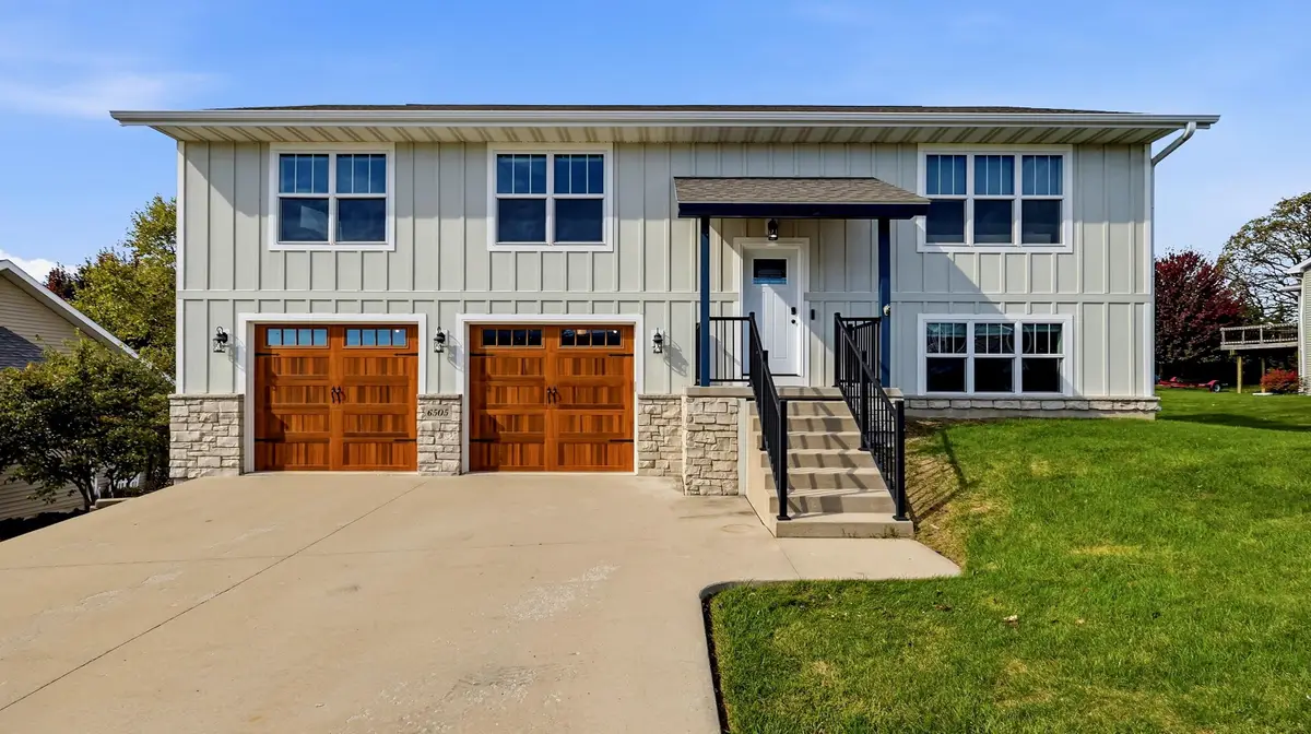 6505 N Wellington Lane, Dubuque, IA 52003 - #1