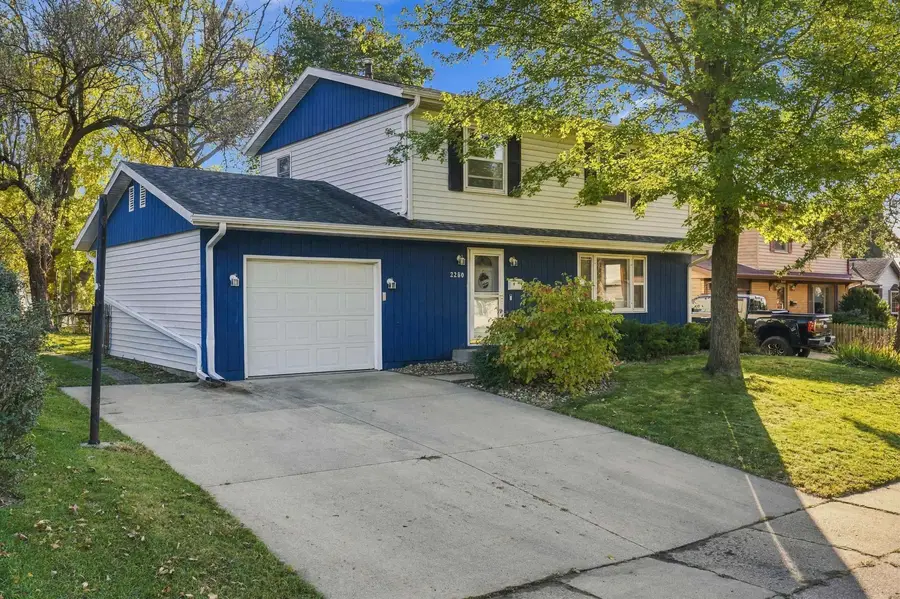 2280 Saint John Drive, Dubuque, IA 52002 - #2
