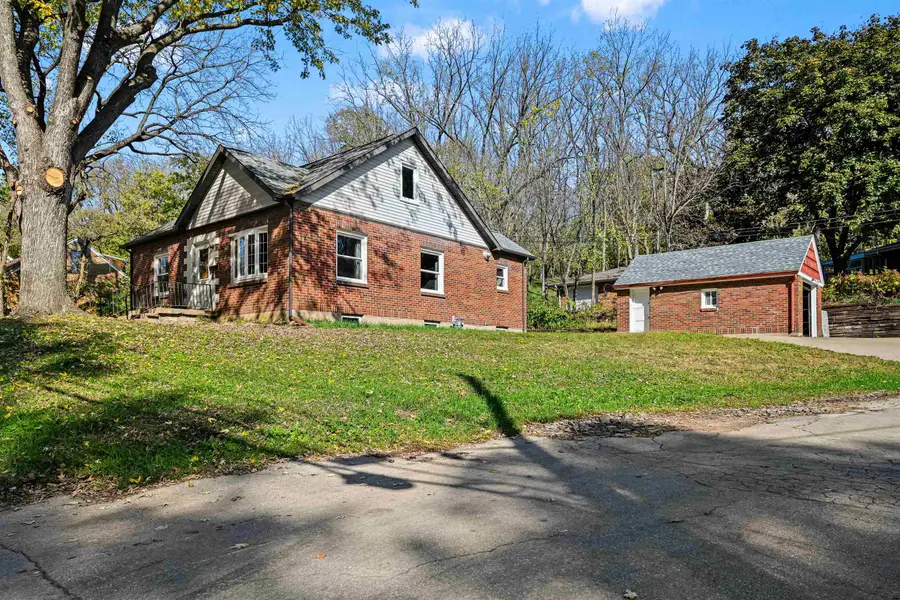 2451 Roosevelt Street, Dubuque, IA 52001 - #2