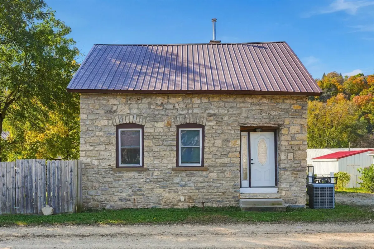 110 N Third Street, Guttenberg, IA 52052 - #1