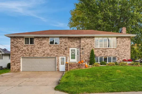 105 SE 6th Street, Farley, IA 52046