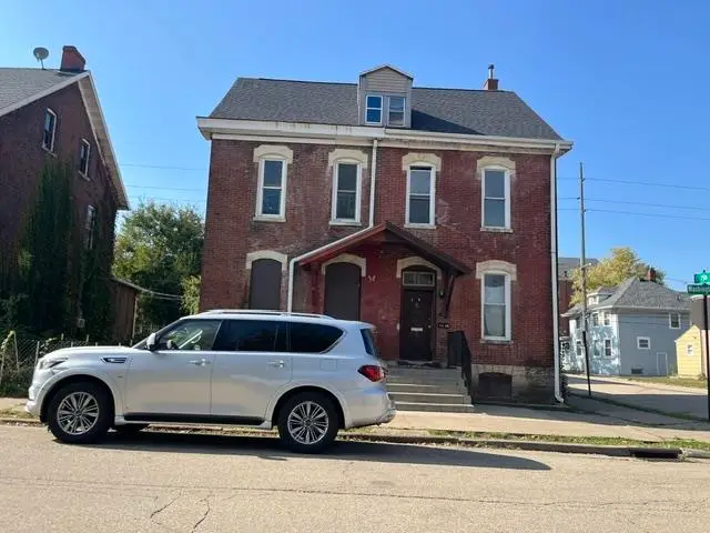 1493 Washington Street, Dubuque, IA 52001 - #1