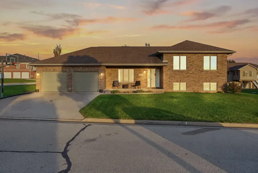 504 Bryn Drive, Peosta, IA 52068 - #2