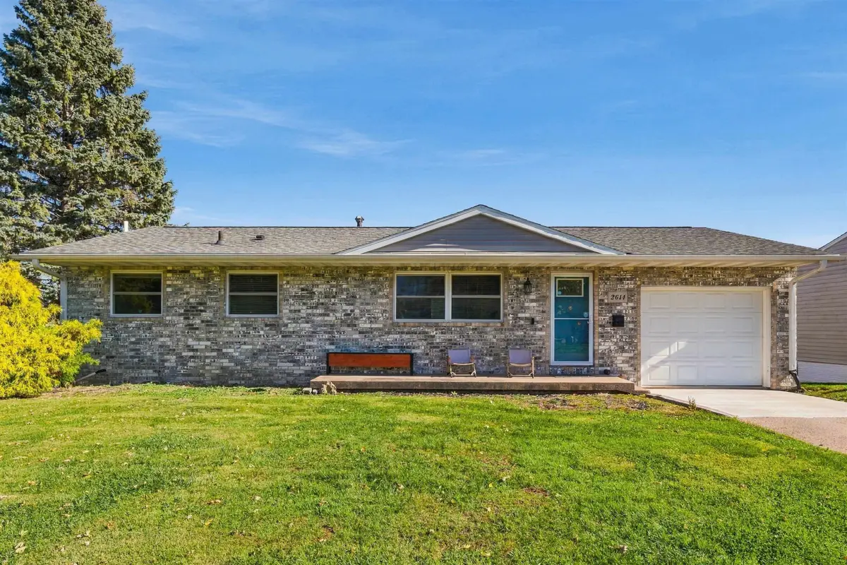 2614 Glenview Circle, Dubuque, IA 52001 - #1