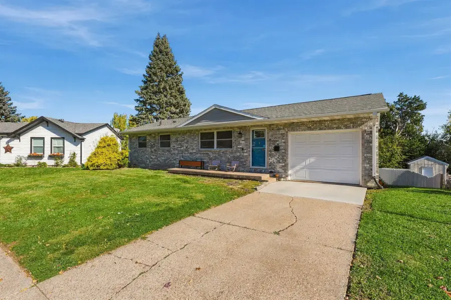 2614 Glenview Circle, Dubuque, IA 52001 - #2