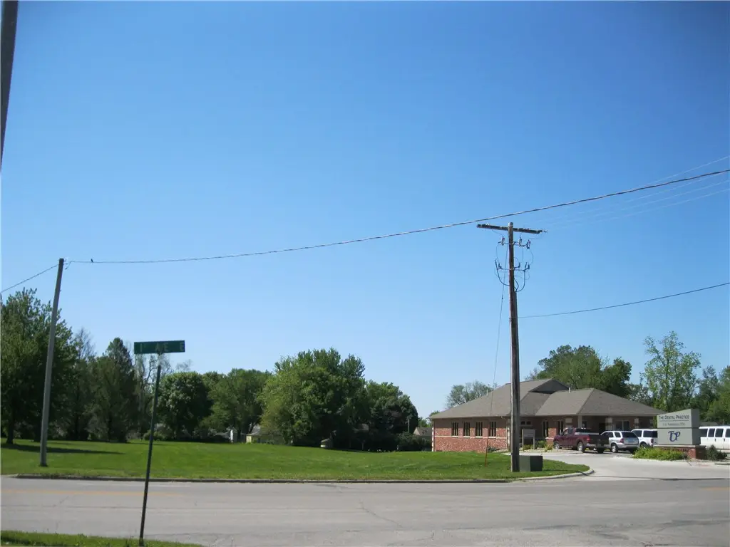 2003 1st Avenue E, Newton, IA 50208 - #1