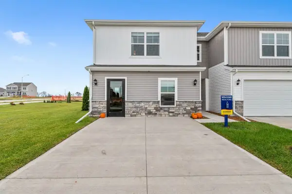 2522 SE Morningdew Drive, West Des Moines, IA 50265
