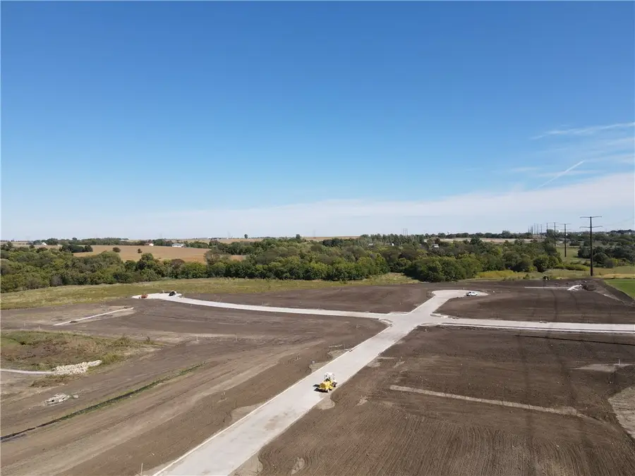 16200 Ironwood Lane, Urbandale, IA 50323 - #2