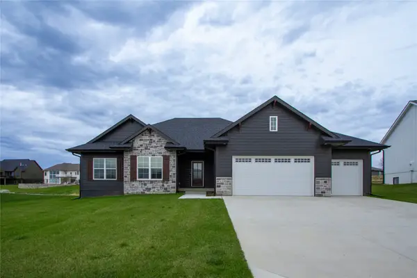 235 Aspen Circle, Pella, IA 50219