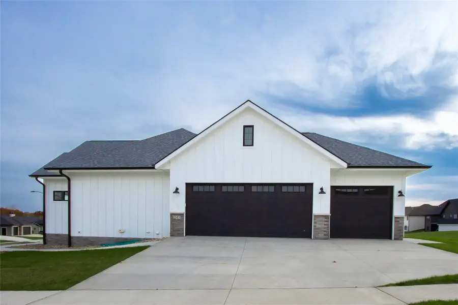 245 Aspen Circle, Pella, IA 50219 - Image #2