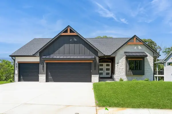 831 Richland Court, Van Meter, IA 50261