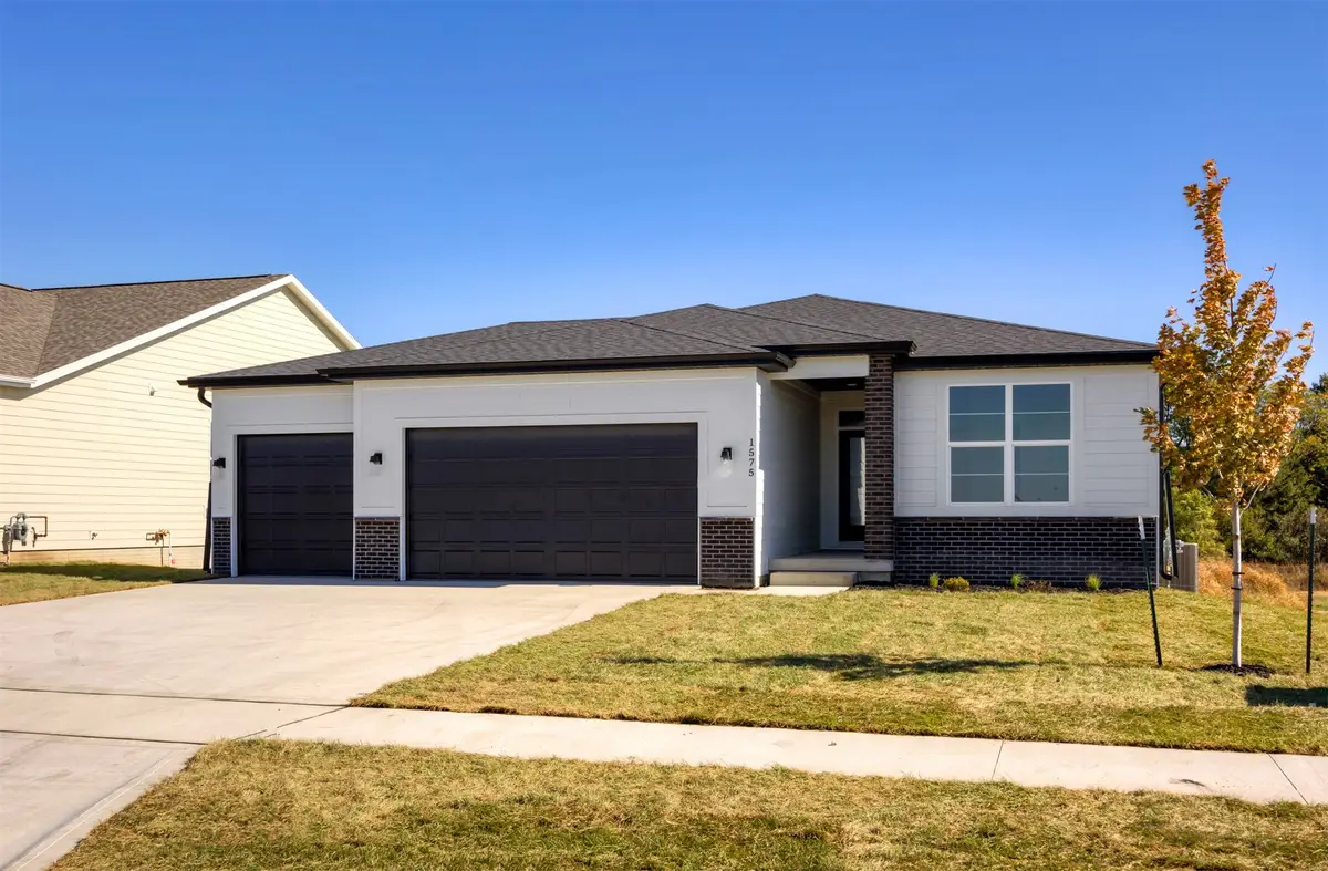 1575 NW Parkside Lane, Waukee, IA 50263 - Image #1