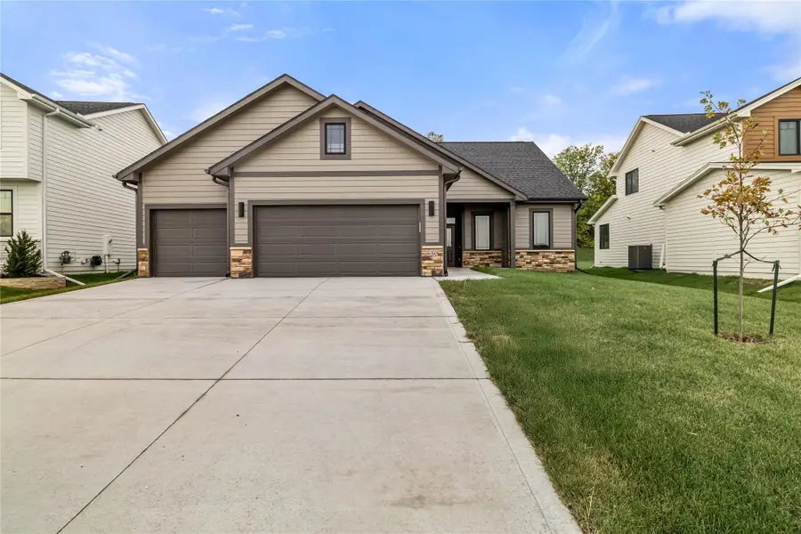 650 NW Georgetown Drive, Waukee, IA 50263 - Image #2