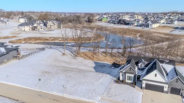 18193 Hidden Knoll, Clive, IA 50325