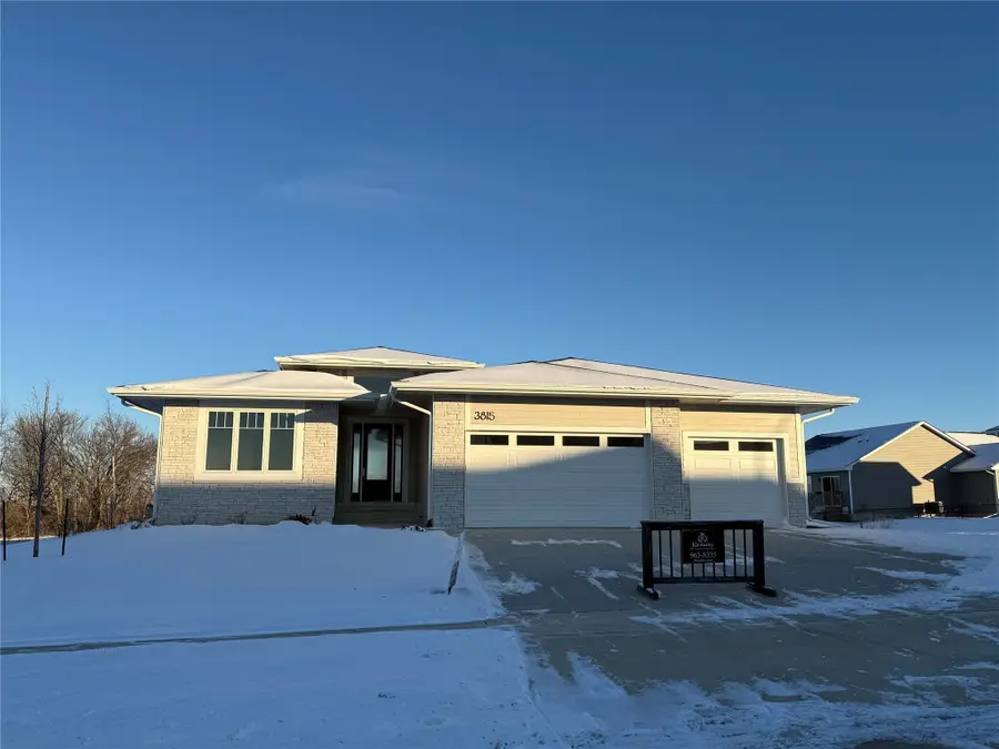 3815 Fieldstone Drive, Waukee, IA 50263 - Image #2