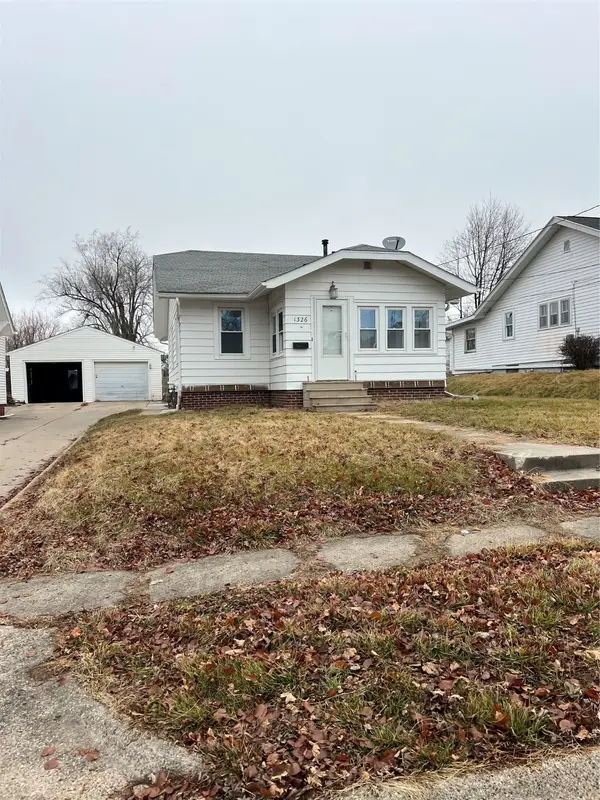 1326 Crescent Drive, Newton, IA 50208