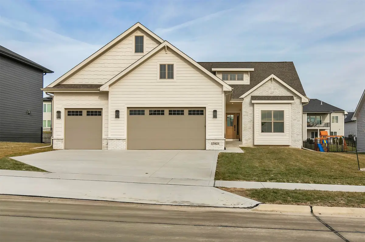 17621 Hammontree Drive, Clive, IA 50325 - #1