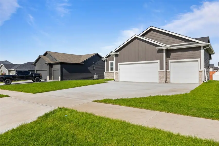 3231 NW 27th Circle, Ankeny, IA 50023 - Image #3