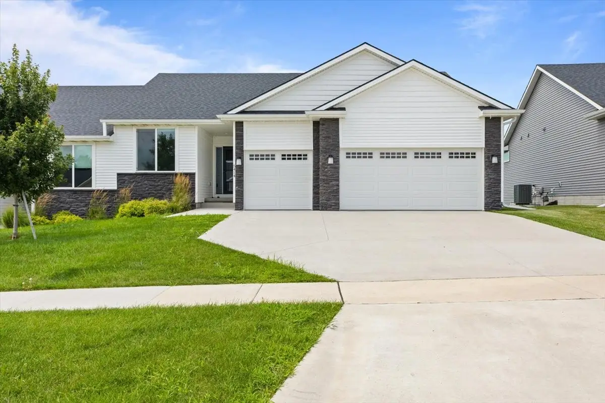 5414 NE Briarwood Drive, Ankeny, IA 50021 - Image #1
