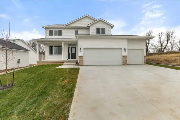 301 S Walnut Drive, Norwalk, IA 50211