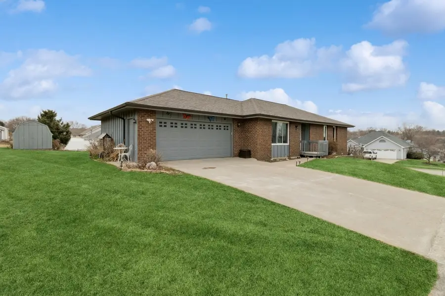 1115 E 7th Street, Pella, IA 50219 - #2
