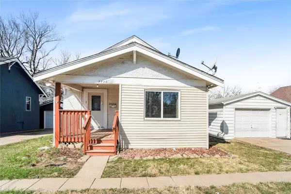 2720 Glover Avenue, Des Moines, IA 50315