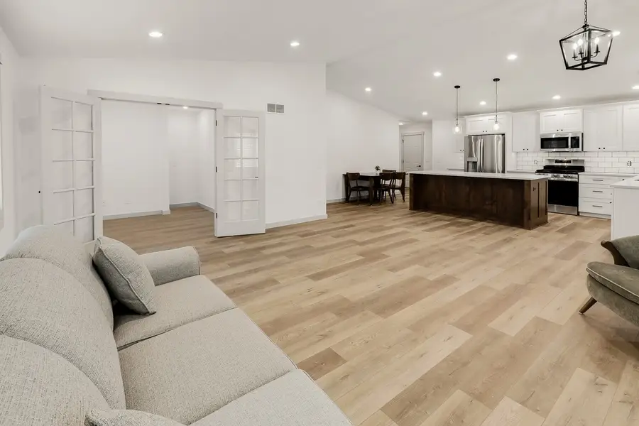 1009 E 6th Street, Pella, IA 50219 - Image #2