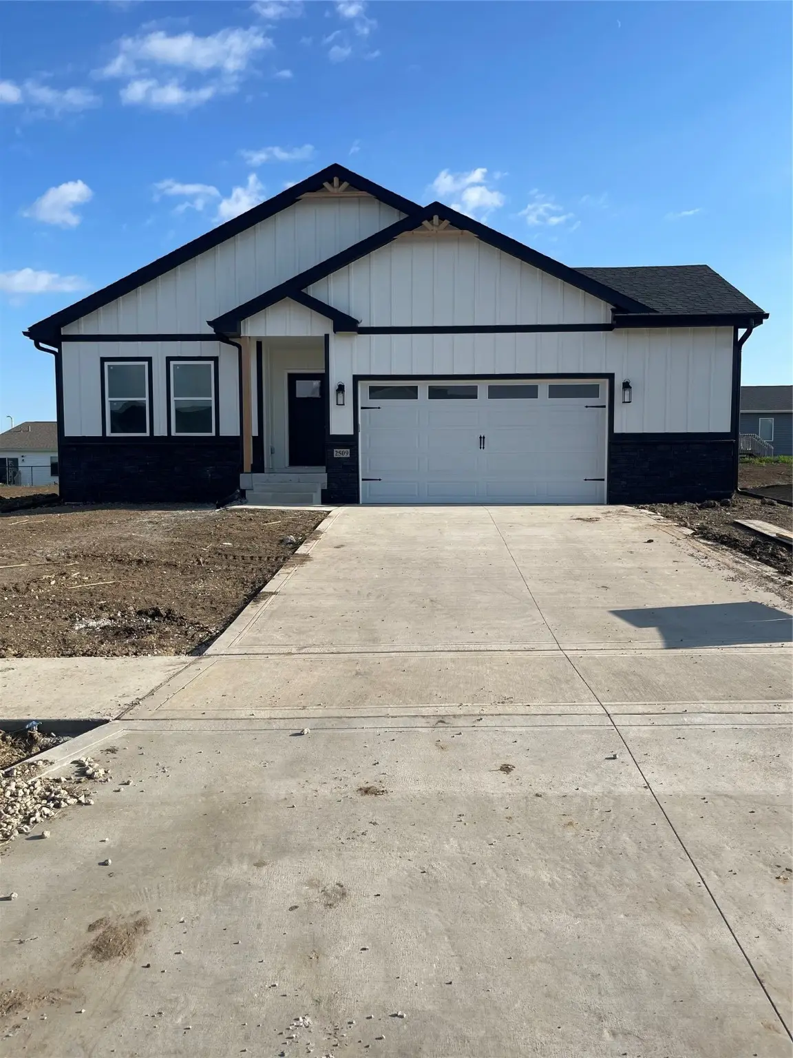 2509 N 8th Avenue E, Newton, IA 50208 - Image #1