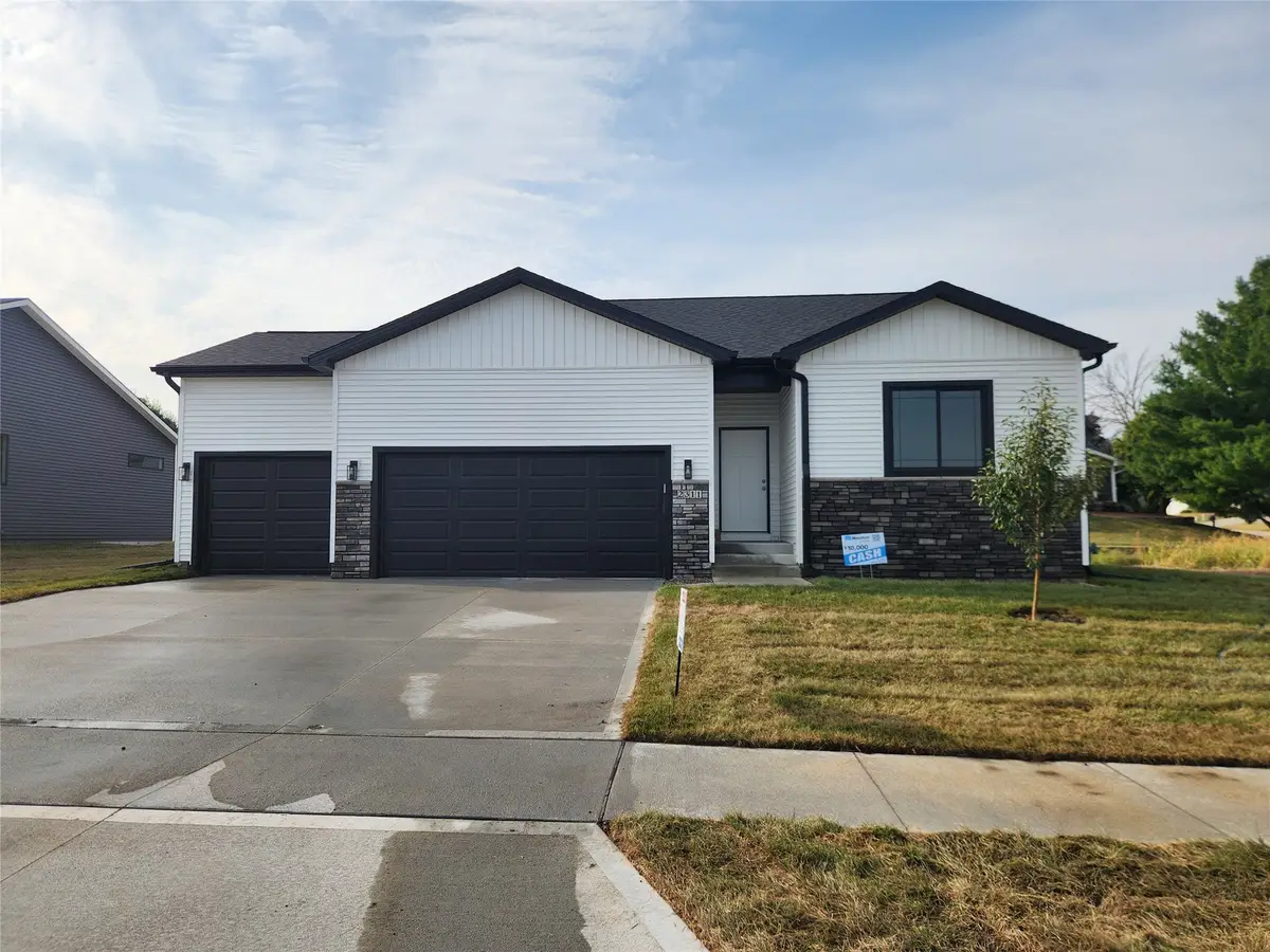 2311 N 8th Avenue E, Newton, IA 50208 - Image #1