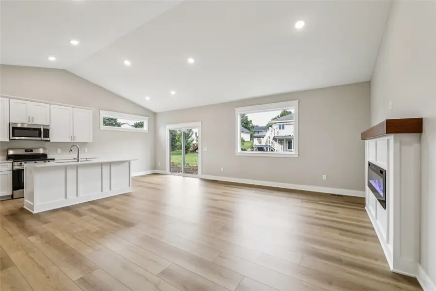 2311 N 8th Avenue E, Newton, IA 50208 - Image #3