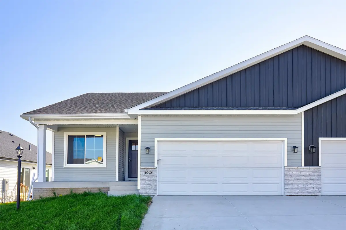 6565 NE 11th Court, Des Moines, IA 50313 - Image #1