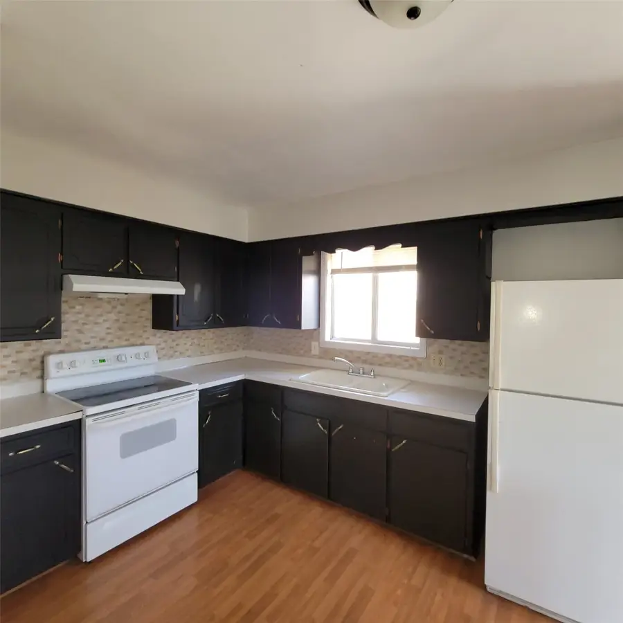 126 E Maxwelton Drive, Des Moines, IA 50315 - Image #2