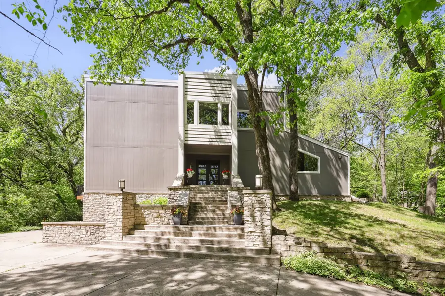 13282 Oak Brook Drive, Urbandale, IA 50323 - #2