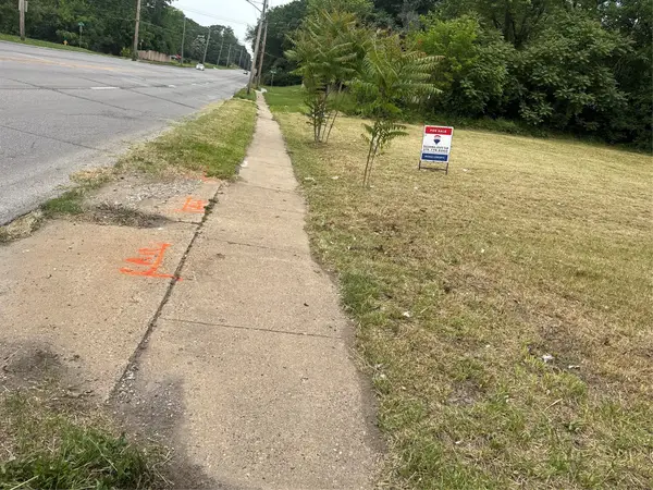 2415 Hickman Road, Des Moines, IA 50310