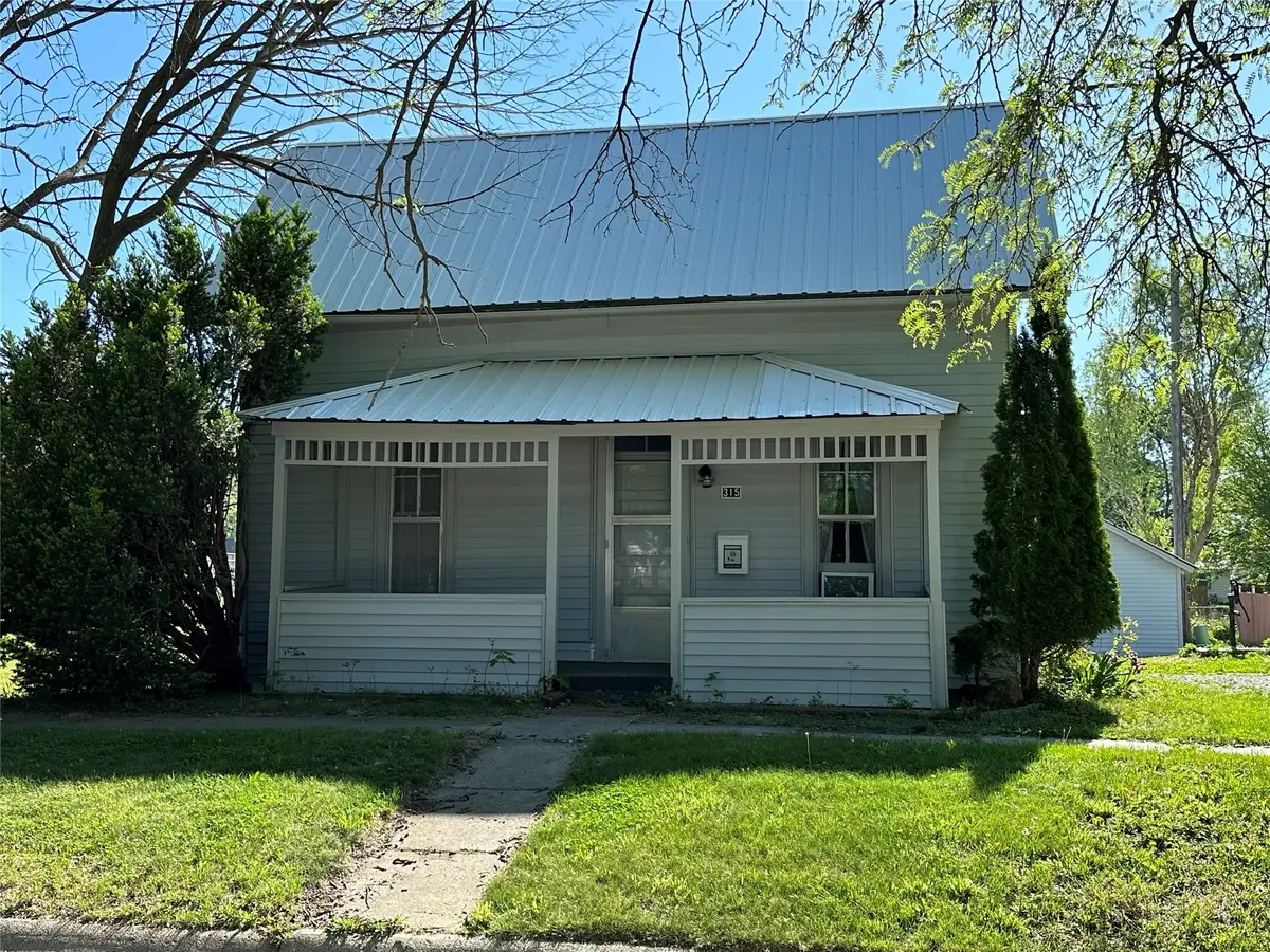 315 4th Avenue N, Winterset, IA 50273 - #1
