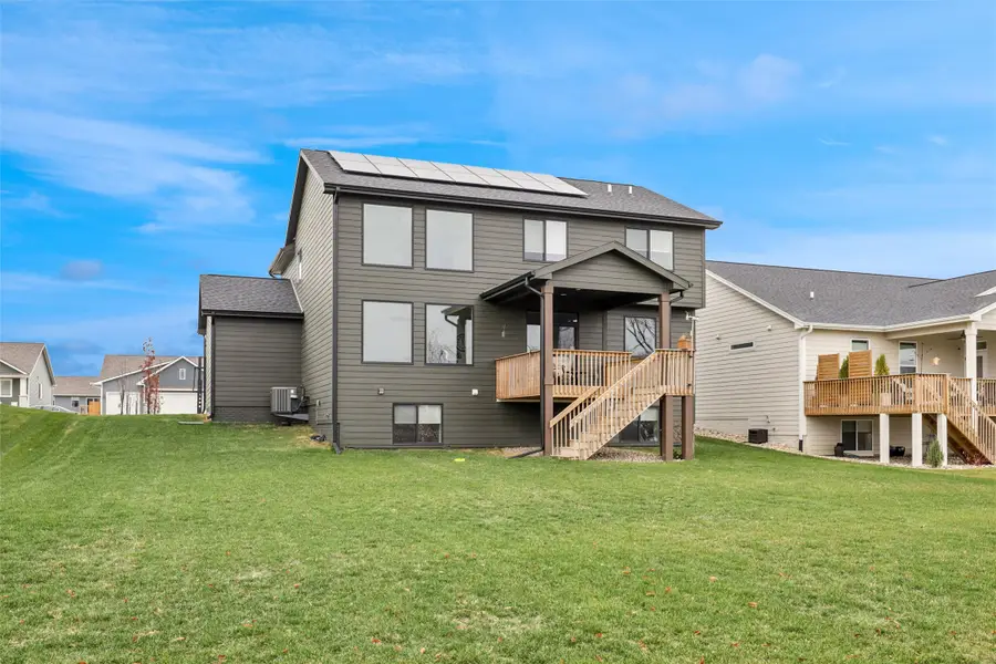 585 NW Rosemont Drive, Waukee, IA 50263 - Image #2