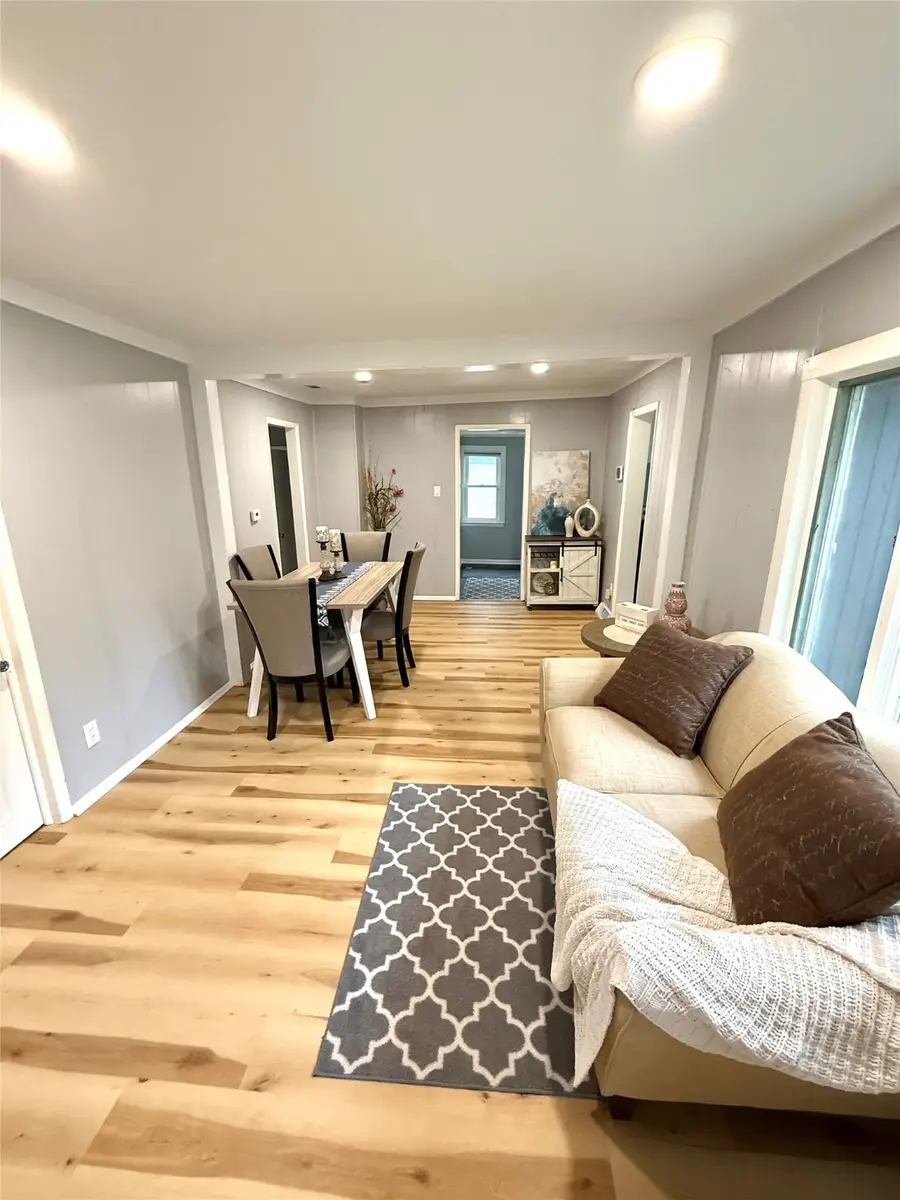 3903 SW 9th Street, Des Moines, IA 50315 - Image #2