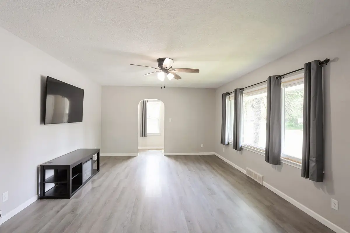 1400 Mattern Avenue, Des Moines, IA 50316 - Image #1