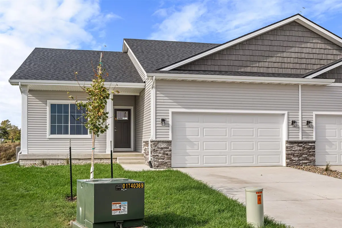 16732 Walnut Meadows Circle, Urbandale, IA 50323 - Image #1
