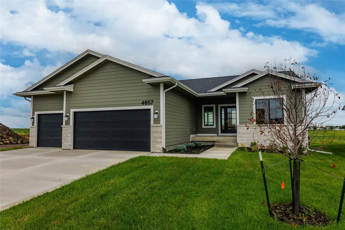 4657 177th Street, Urbandale, IA 50323 - Image #1