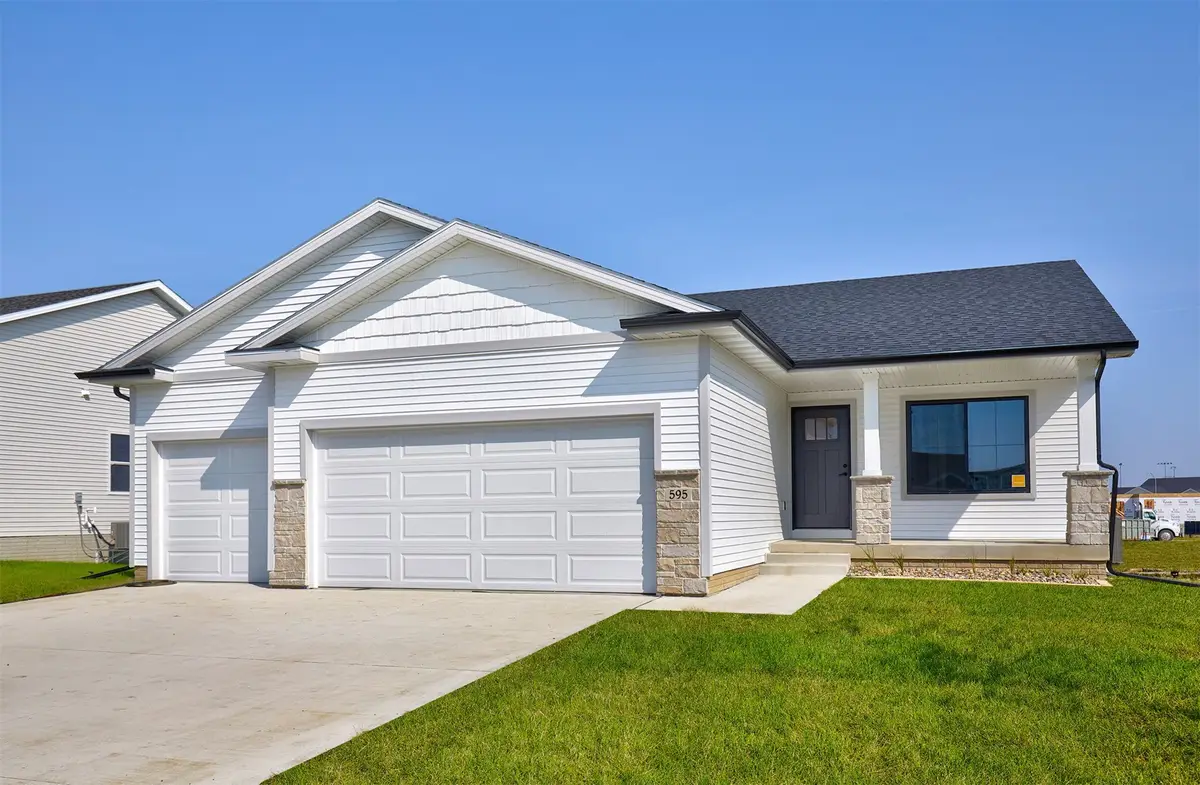 595 NW Compass Avenue, Waukee, IA 50263 - Image #1