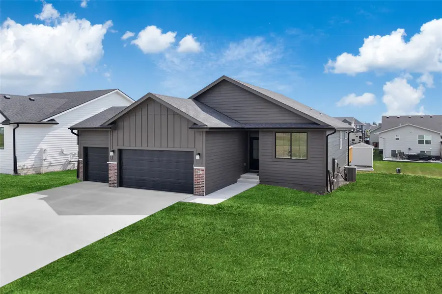 802 31st Court Sw, Altoona, IA 50009 - Image #2