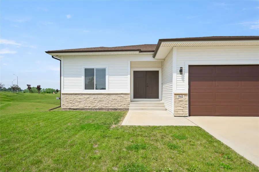 542 Bella Street, West Des Moines, IA 50266 - Image #2