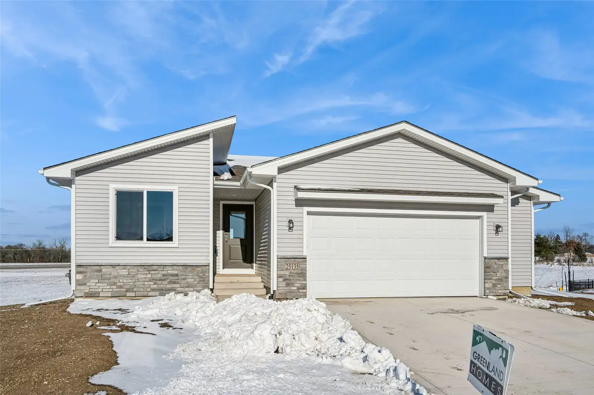 25135 Bluebird Circle, Adel, IA 50003 - Image #1
