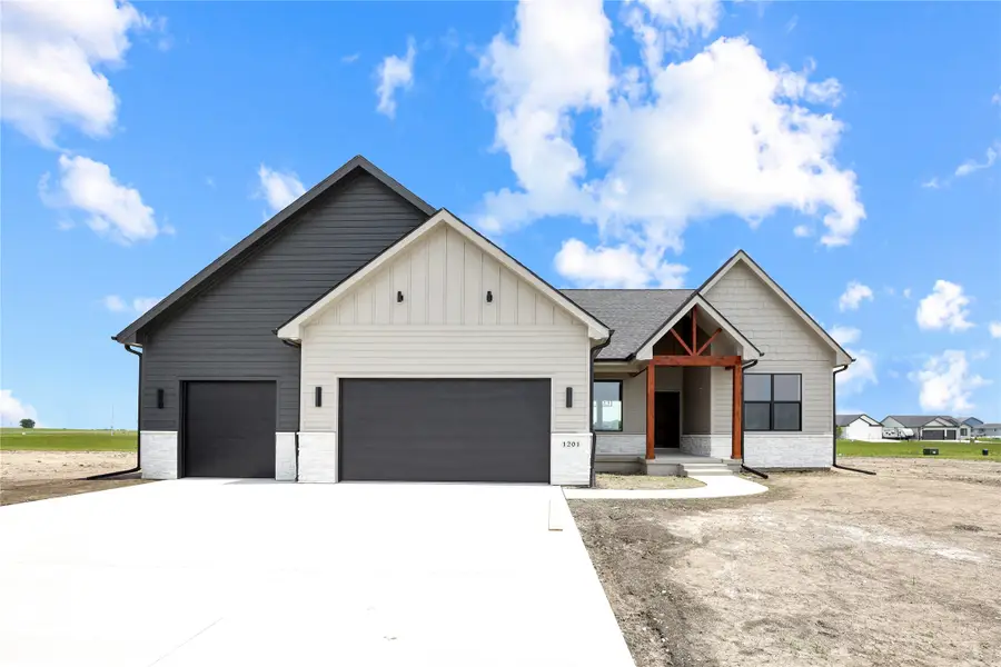 1201 Lakeview Circle Nw, Bondurant, IA 50035 - Image #2